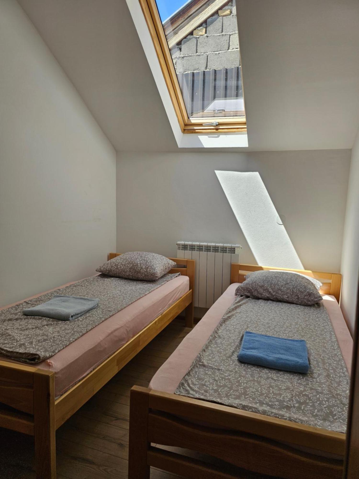 Leopold Chillout Hostel SJJ Exteriör bild