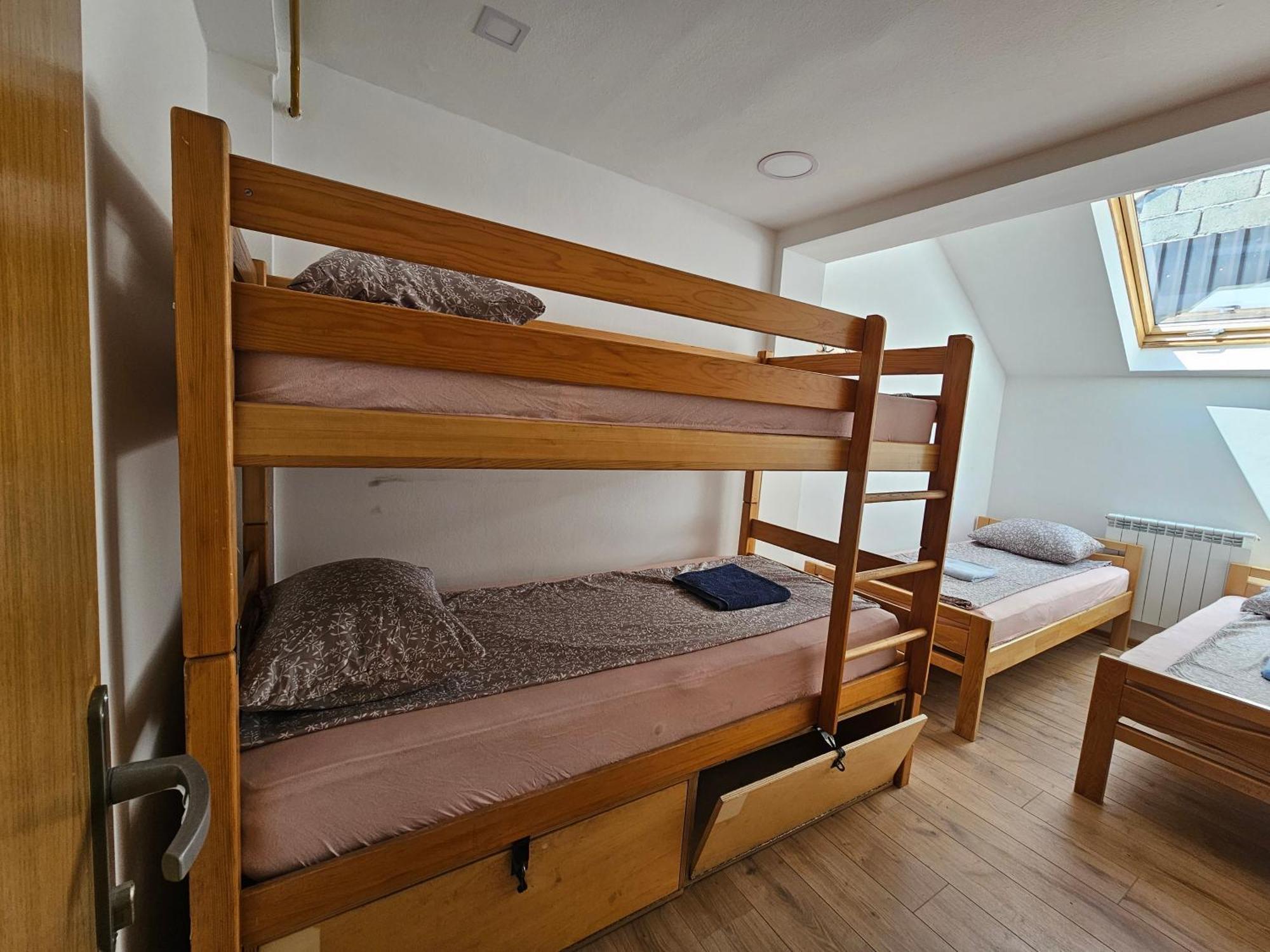 Leopold Chillout Hostel SJJ Exteriör bild