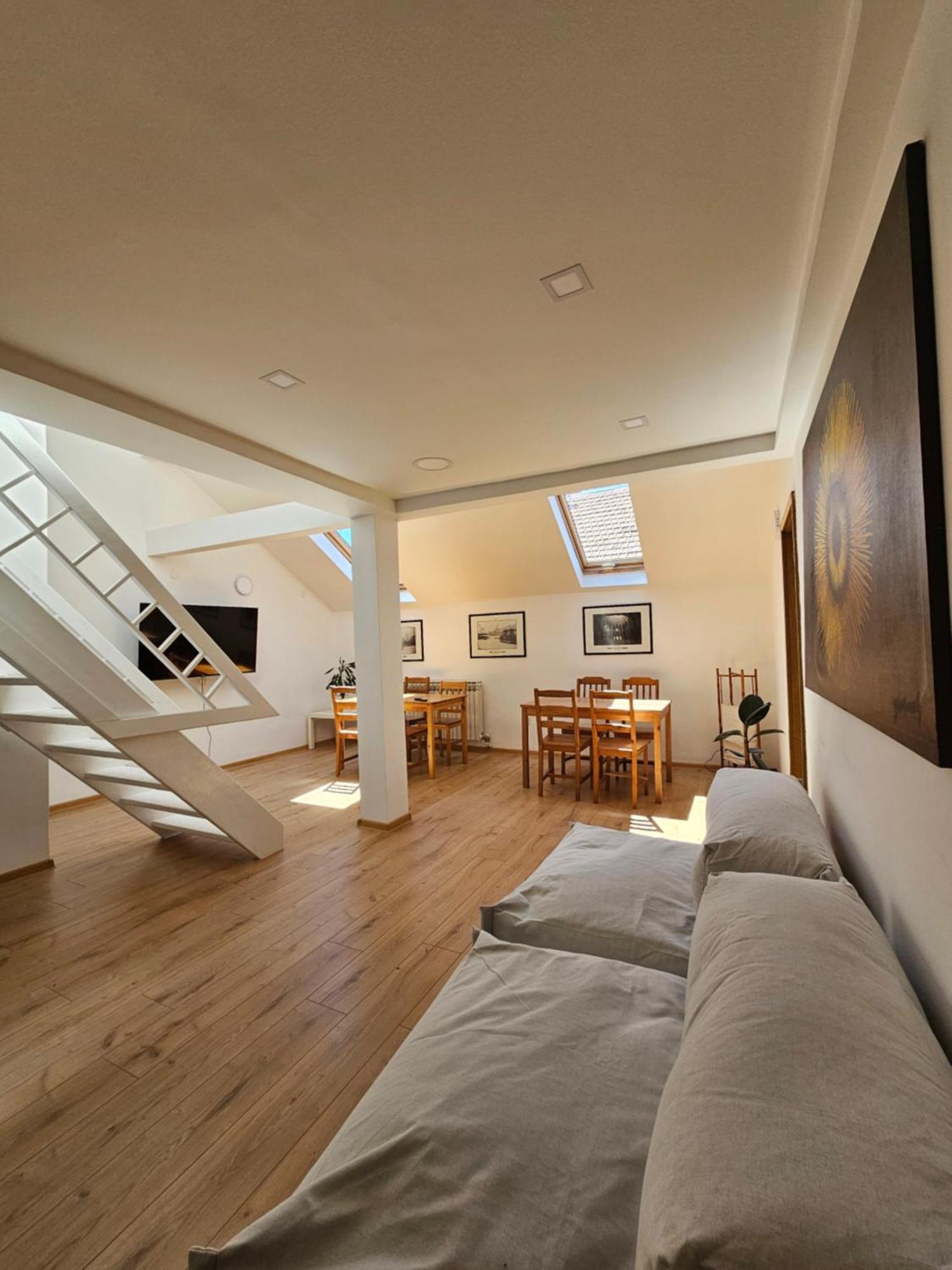 Leopold Chillout Hostel SJJ Exteriör bild